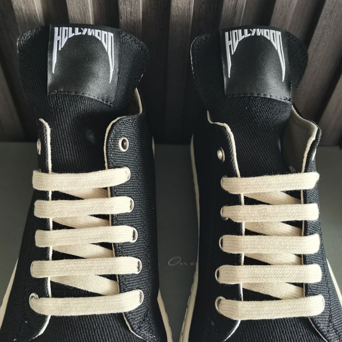 รองเท้าผ้าใบผู้หญิงแบรนด์คลาสส - Streetwear Brand Shoes บทวิจารณ์และราคา
